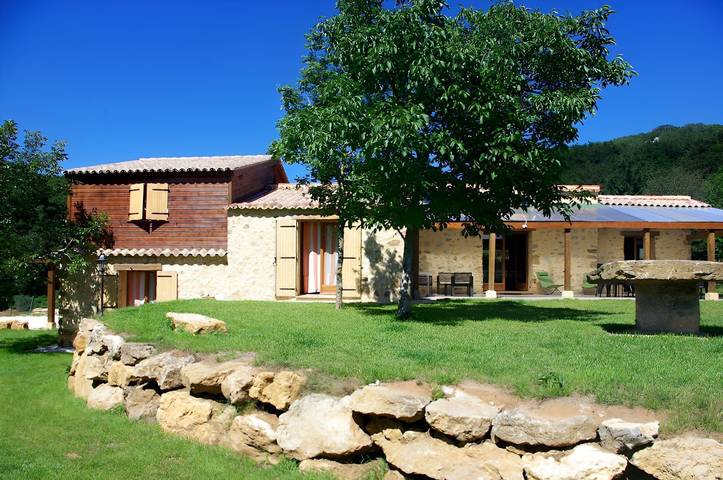 Chalet pour 14 personnes, avec sauna ainsi que terrasse et jardin, animaux acceptés dans l' Aude