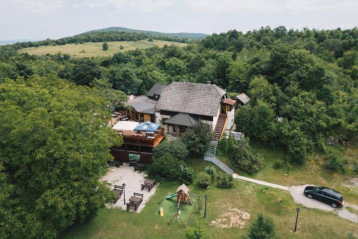 Maison d’hôte pour 4 personnes, avec Balcon ainsi que Terrasse et Jardin dans Rastovača