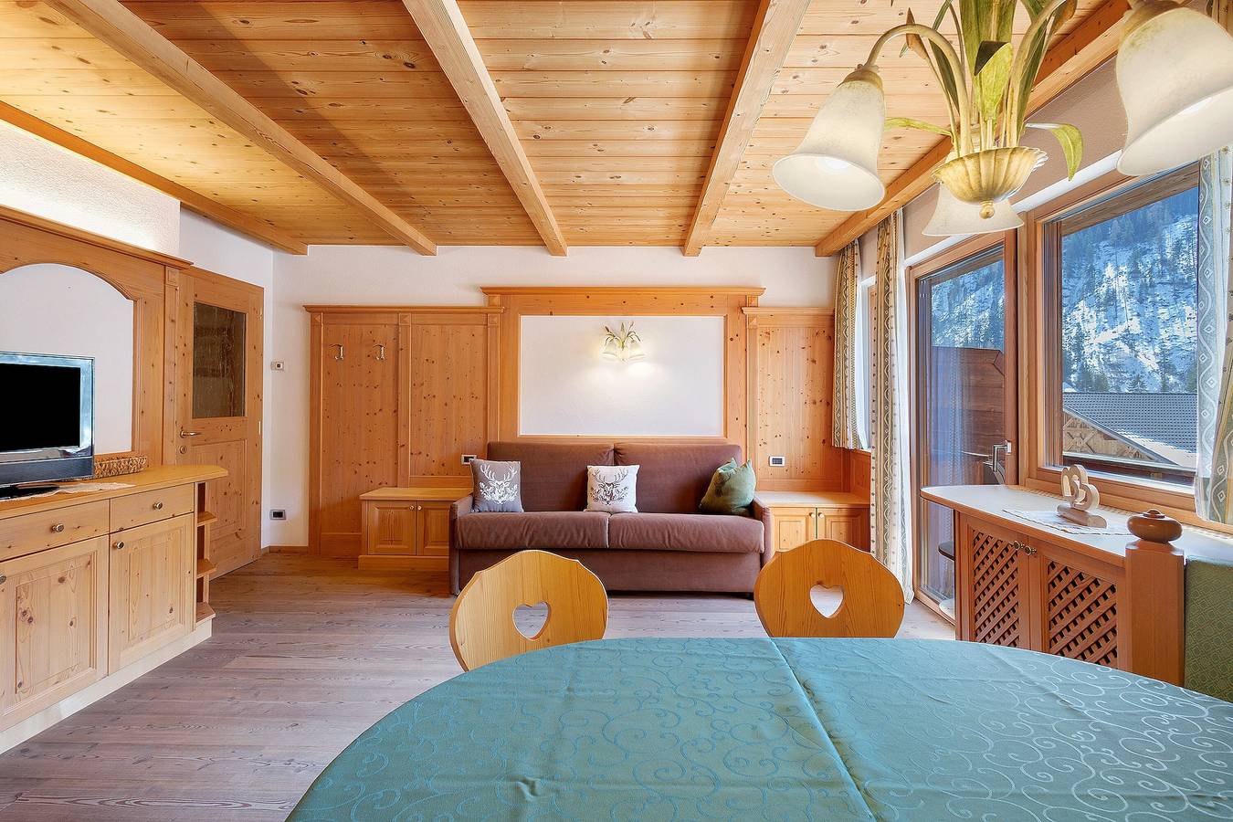 Appartamento intero, Appartamento di vacanza "Ciasa Mirio Rit" con vista sulle montagne, Wi-Fi e balcone in Rumestluns, La Valle