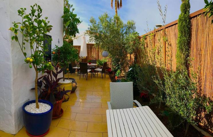 Casa de vacaciones 'Villa Mateo' con piscina compartida, Wi-Fi y aire acondicionado in Maspalomas, San Bartolomé de Tirajana
