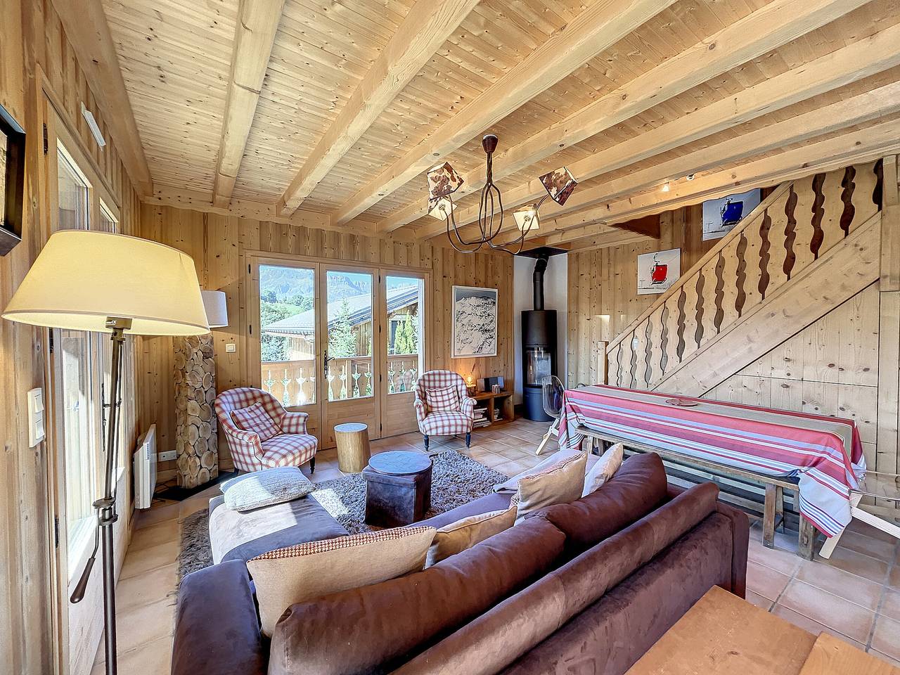 Appartement entier, Demi-chalet duplex proche télécabine avec Wifi in Combloux, Pays du Mont-Blanc