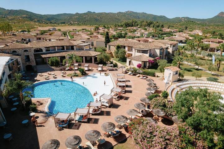 Bungalow für 2 Personen, mit Balkon und Garten sowie Pool in Costa Rei