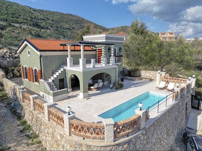 Villa für 6 Personen, mit Pool und Garten sowie Ausblick in Montenegro