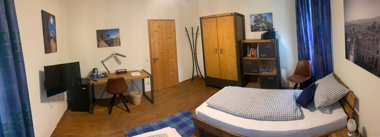 Ganze Ferienwohnung, Doppelzimmer in Bensheim, Bergstraße