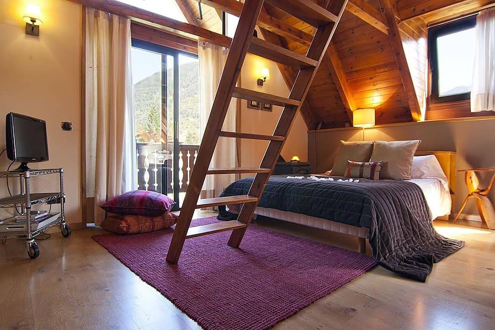 Mansion in Vielha with Scenic Mountain Views in Vielha, Vielha e Mijaran