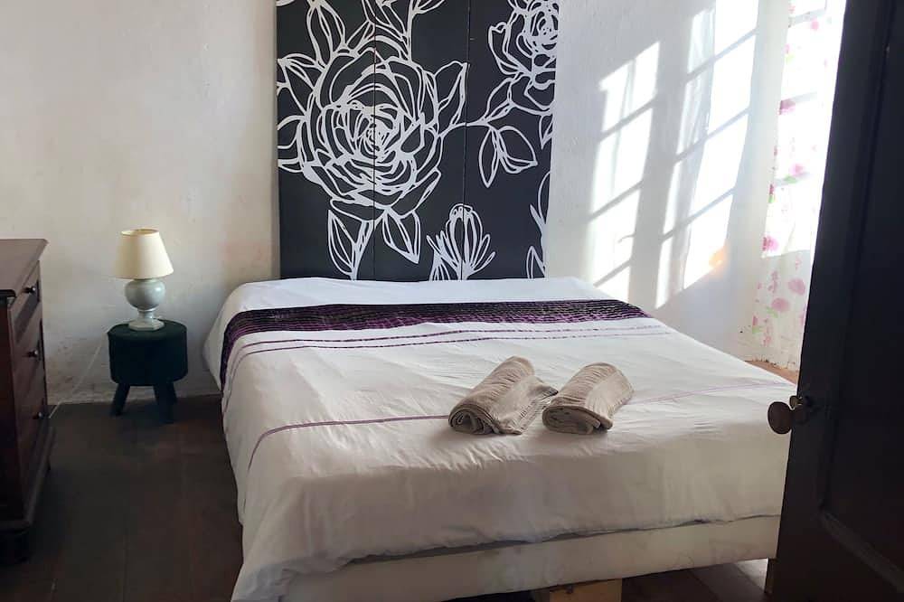 Poitevins A 5 Bedroom French Stone House set in 4 acres with 5 En Suite. in Saint-Astier, Región de Marmande