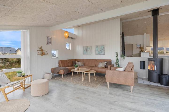 Beach-close holiday home with outdoor hot tub and sauna in Hvide Sande, Holmsland Klit
