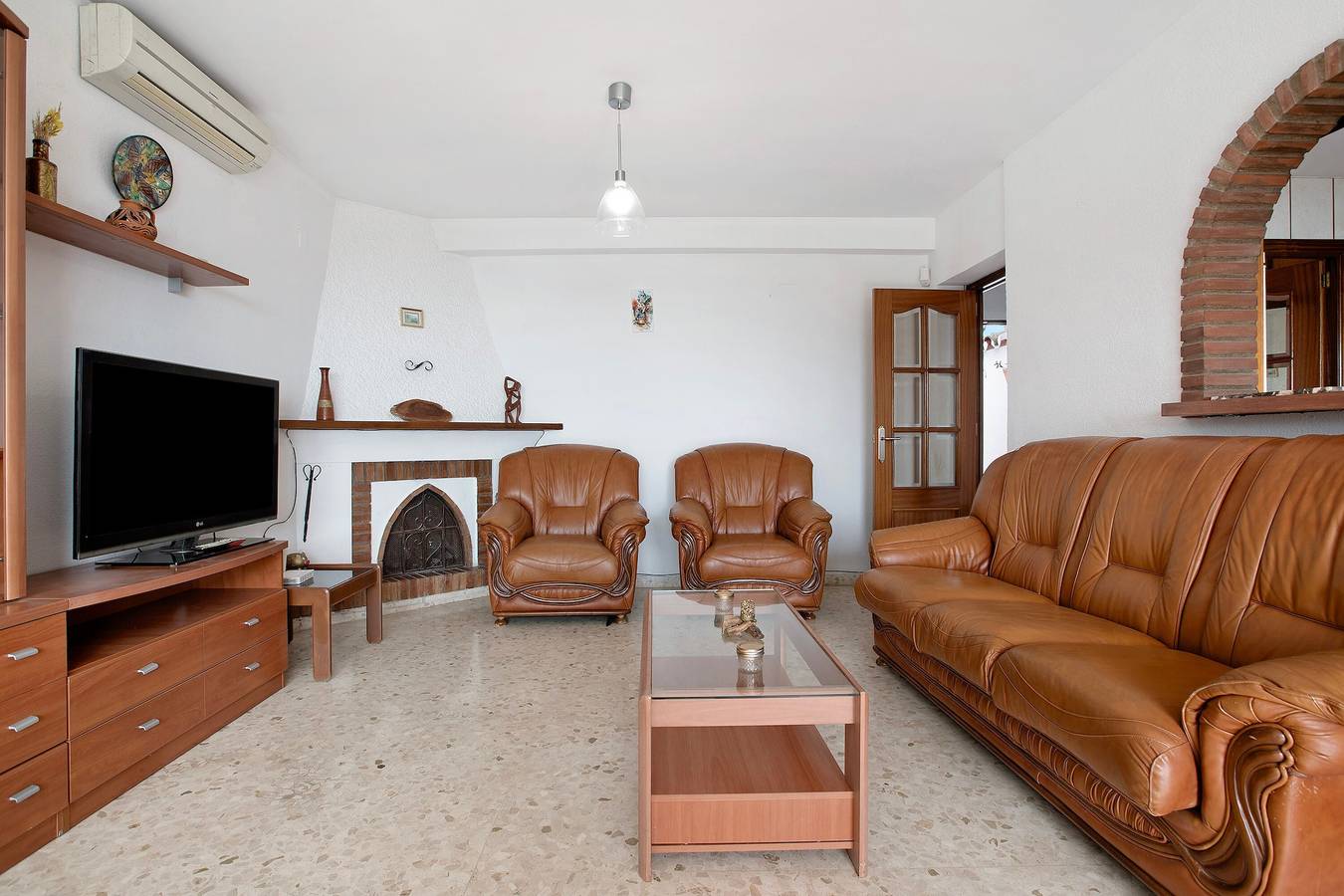 Vakantiehuis 'Torremuelle' met zeezicht, zwembad, terras en tuin in Torremuelle, Benalmádena