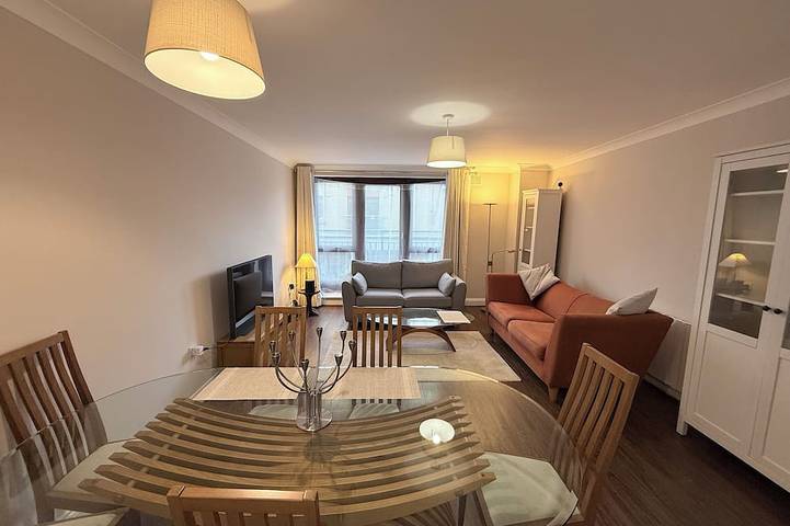Appartamento intero, Spacious Apartment on a quiet street 1 min from Smithfield Square. in Dublino, Contea di Dublino