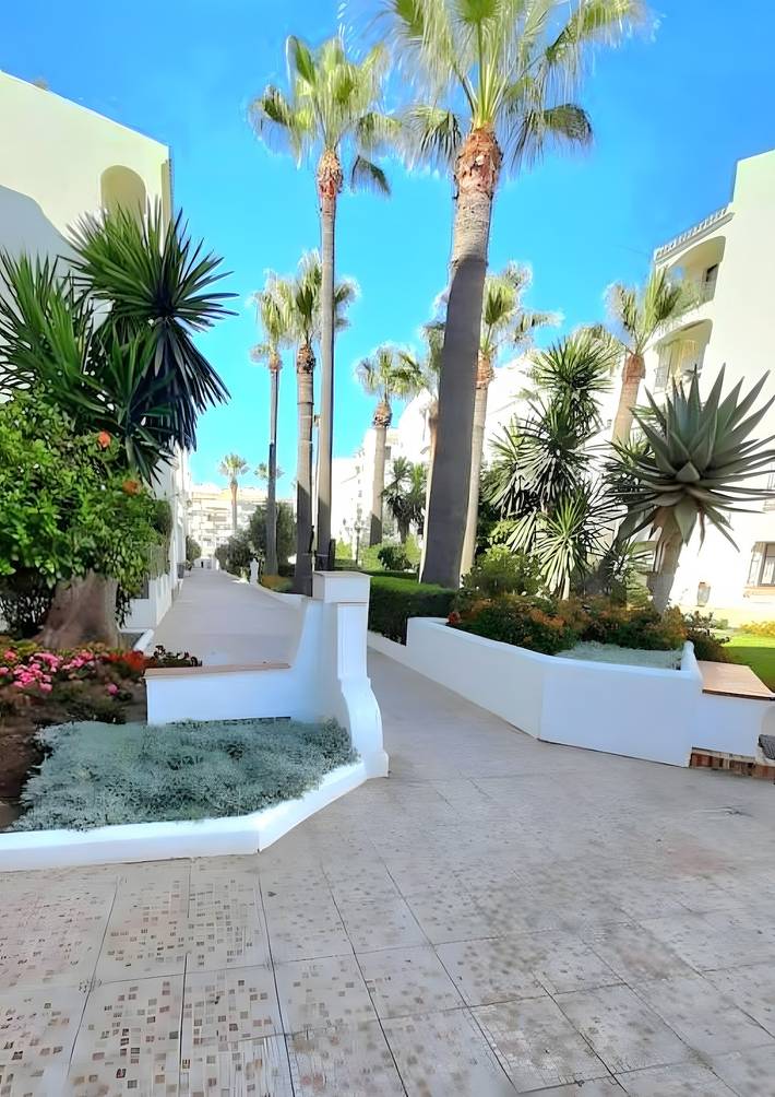 Apartamento entero, Ático en primera línea de playa: 3 dormitorios dobles, 2 baños in San Luis de Sabinillas, Manilva