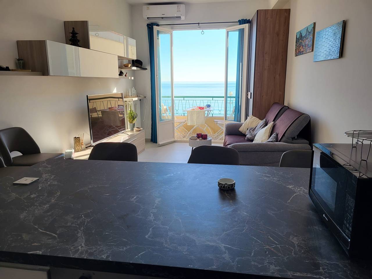 Appartement entier, Appartement 'Promenade Des Anglais' avec vue sur mer, balcon et Wi-Fi in Nice, Région de Nice