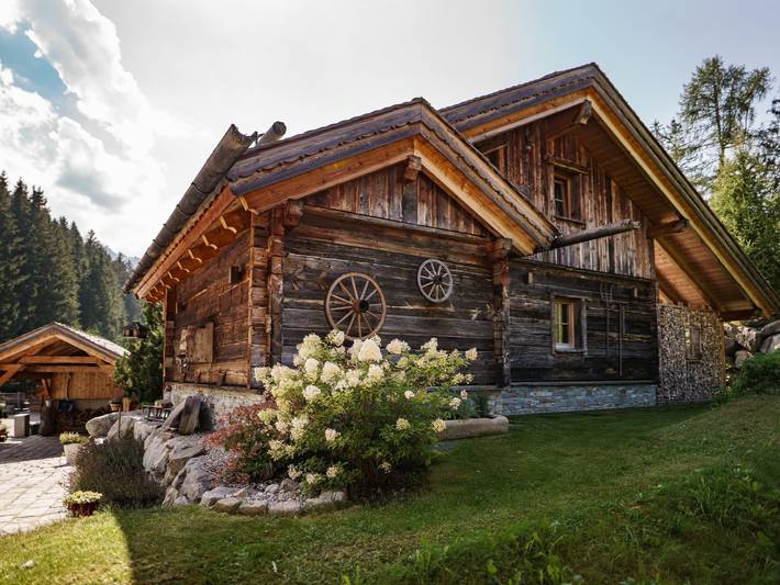 Chalet für 8 Personen, mit Balkon und Terrasse sowie Garten und Sauna in Haus