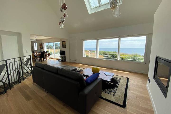 Location de vacances pour 9 personnes, avec jacuzzi ainsi que sauna et jardin dans Doëlan