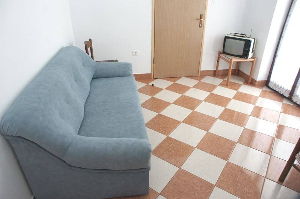 Ganze Wohnung, 1-Zimmer-Ferienwohnung mit Balkon und Meerblick Punta kriza, Cres in Lošinj, Cres