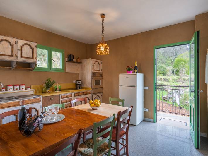 Ferienhaus für 8 Personen, mit Garten und Ausblick sowie Terrasse, mit Haustier