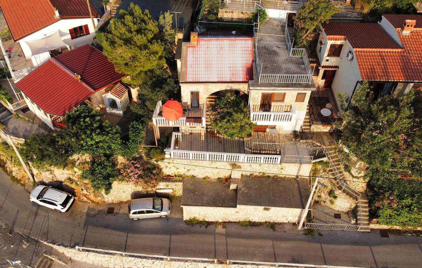 Ganze Ferienwohnung, Gemütliche Ferienwohnung mit Terrasse, WLAN und 2 km Entfernung zum Strand in Naturpark Velebit