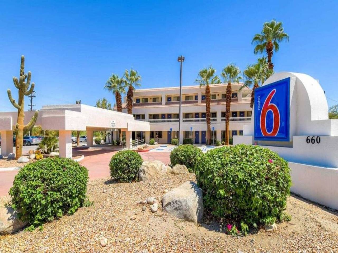2 Camas Completas | Fumar in Palm Springs, Coachella Valley