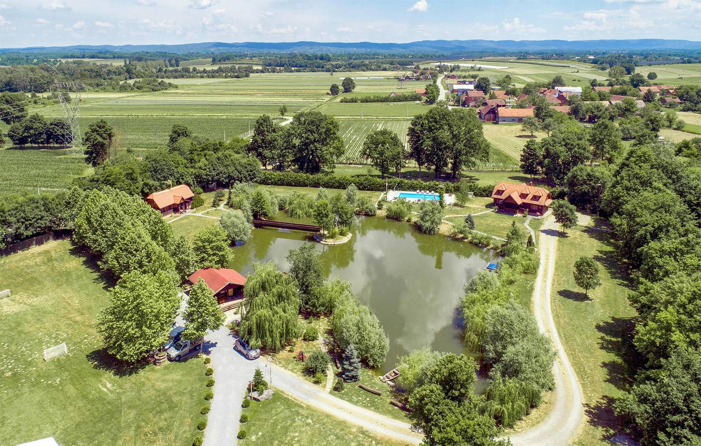 Geräumige 150 m² große Wohnung mit Pool und Terrasse, 2 km vom Fluss Česma entfernt in Sisak-Moslavina