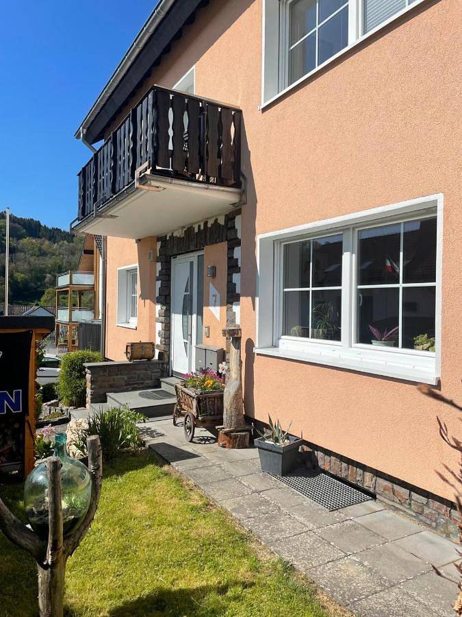 Ferienwohnung für 4 Personen, mit Seeblick und Garten sowie Ausblick in Einruhr