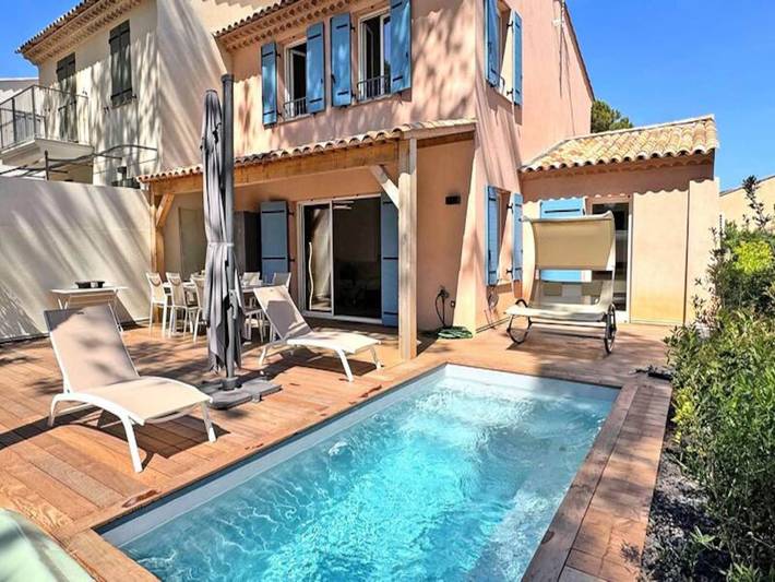 Gîte pour 10 personnes, avec piscine ainsi que terrasse et jardin, animaux acceptés dans Plage de la Nartelle - 2