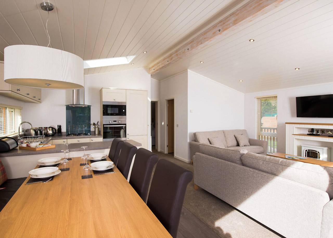 Deluxe 3 Lodge Slps 6 parking, ensuite & decking in Bowness-on-Windermere, Lake District