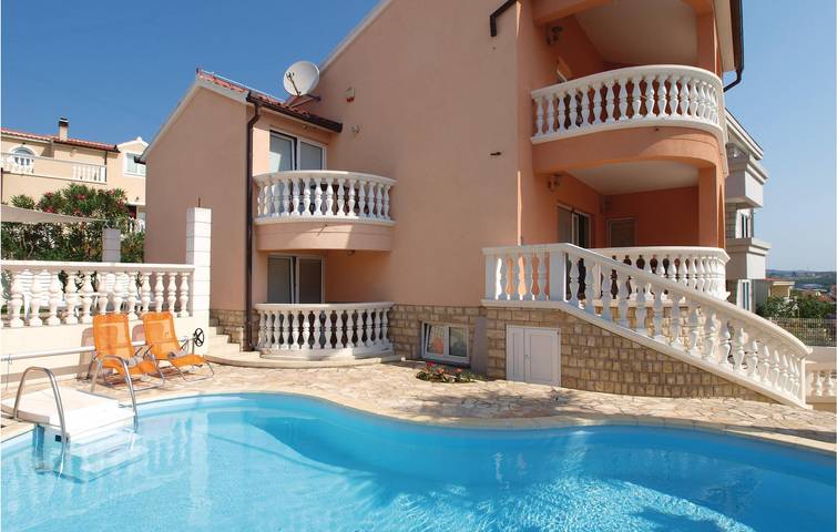 Location de vacances pour 10 personnes, avec terrasse à Vodice - 3