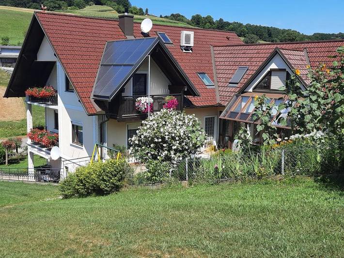 Ferienhaus für 3 Personen, mit Balkon und Terrasse sowie Garten und Ausblick