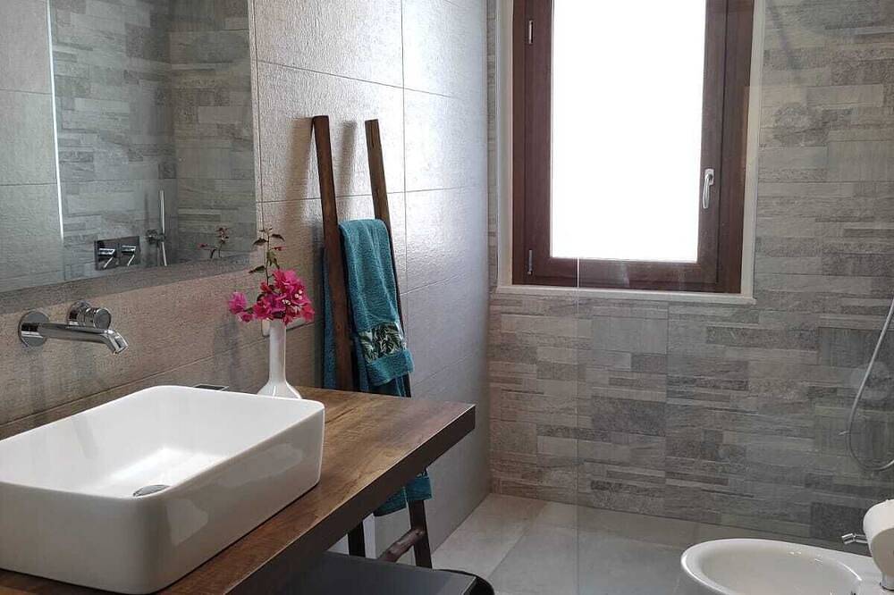 Detached villa within walking distance of Foxi and Murdegu beach in Foxi Murdegu, Tertenia