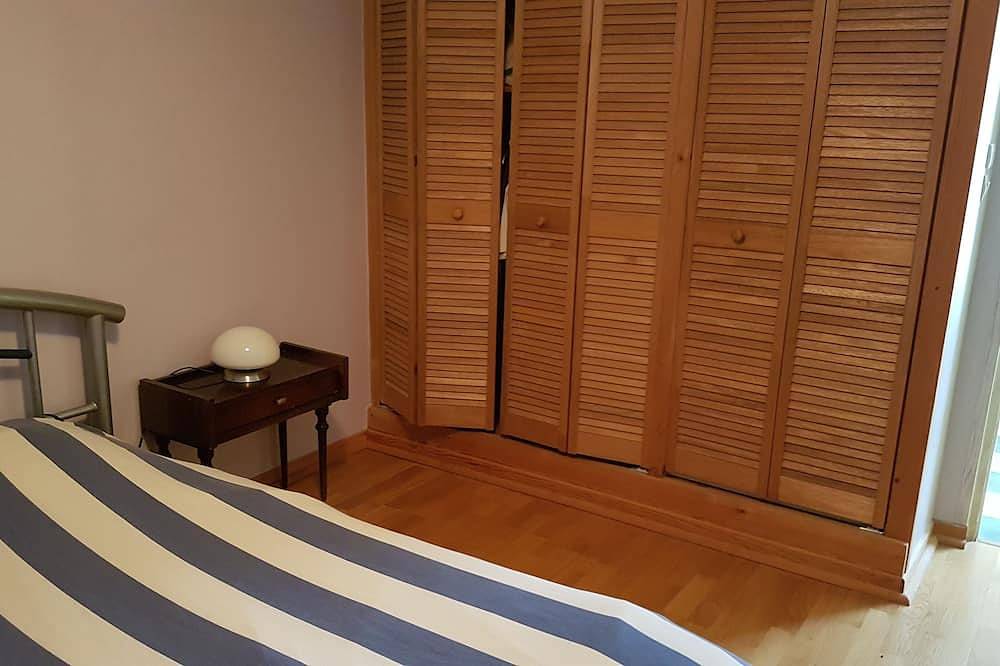Large character house with terrace and garden in the city center. in Cherbourg-Octeville, Cherbourg-en-Cotentin