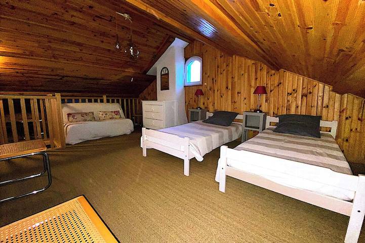 Ganze Wohnung, 90m2 duplex apartment with 2000m2 enclosed garden in Ruoms, Ardèche