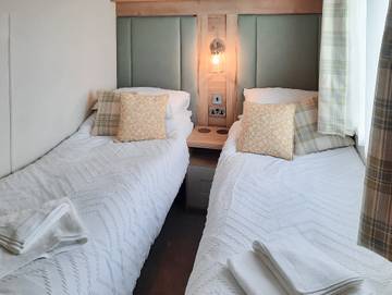 Log Cabin for 4 People in Lancashire, Photo 3