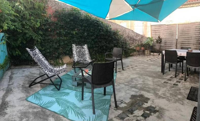 Location de vacances pour 4 personnes, avec Terrasse ainsi que Jardin et Piscine à Vic-Fezensac - 2