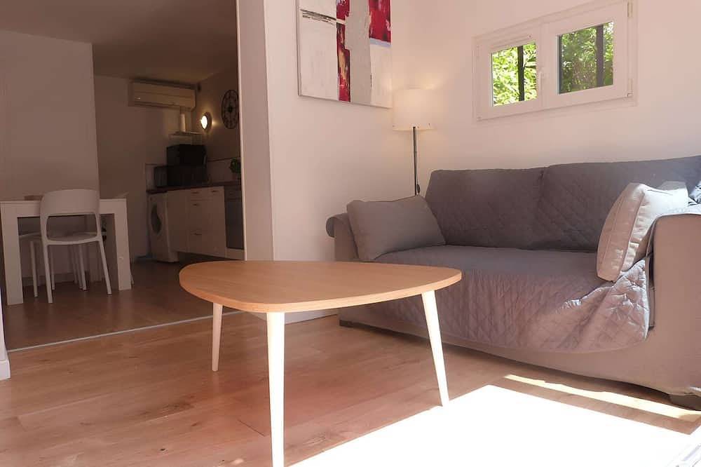 Ganze Wohnung, Cottage for 5 people in an estate with a pool and tennis court in Gassin in Gassin, Draguignan Region