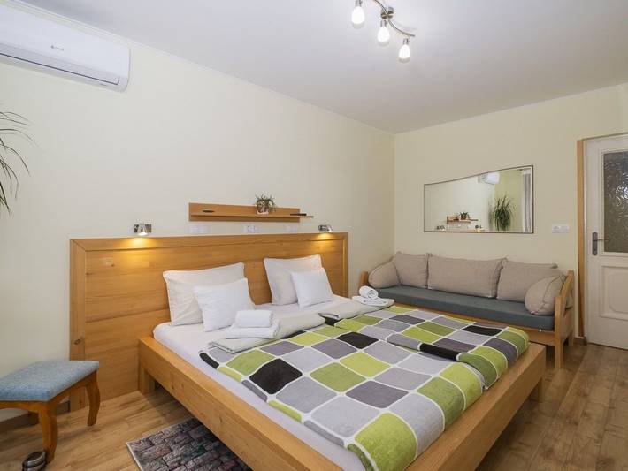 Ferienwohnung für 3 Personen, mit Balkon und Garten