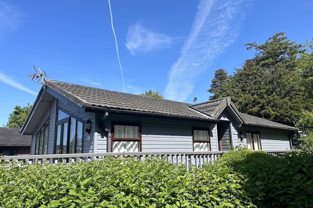 Holiday lodge with stunning views near the shore of Bassenthwaite Lake in Lake District