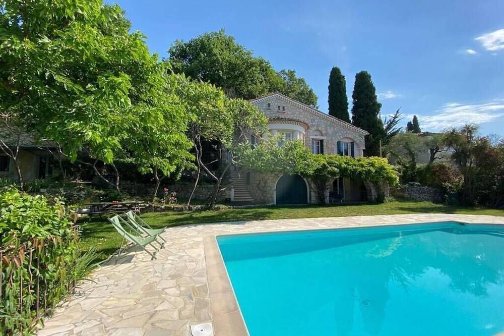 Mas Saint Jeaume in Châteauneuf-Grasse, Cannes region