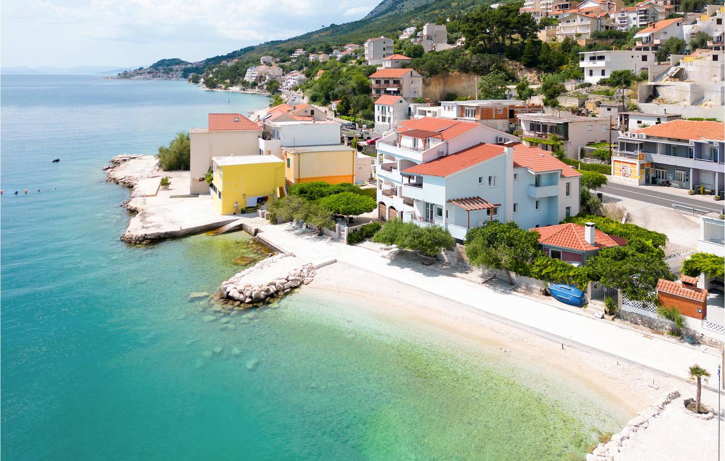 Ganze Ferienwohnung, Gemütliche Ferienwohnung mit Terrasse, WLAN und Parkplatz, 1 km vom Strand entfernt in Jesenice, Split-Dalmatien