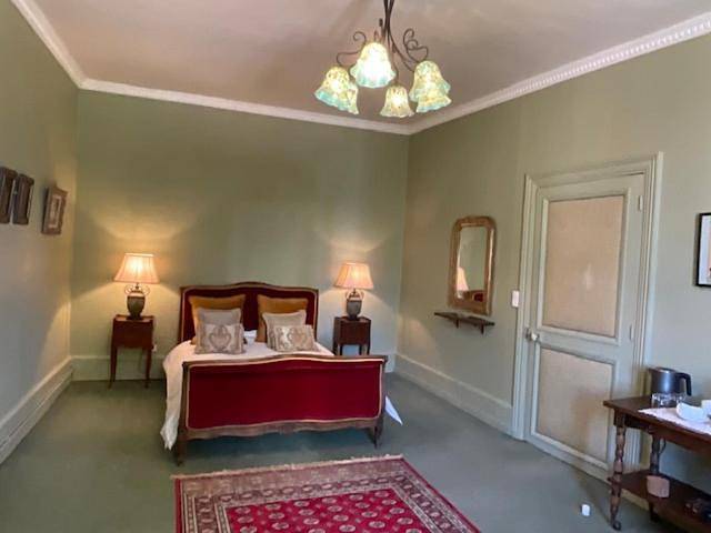 Double Room with Private Bathroom in Loudun, Vienne (France)
