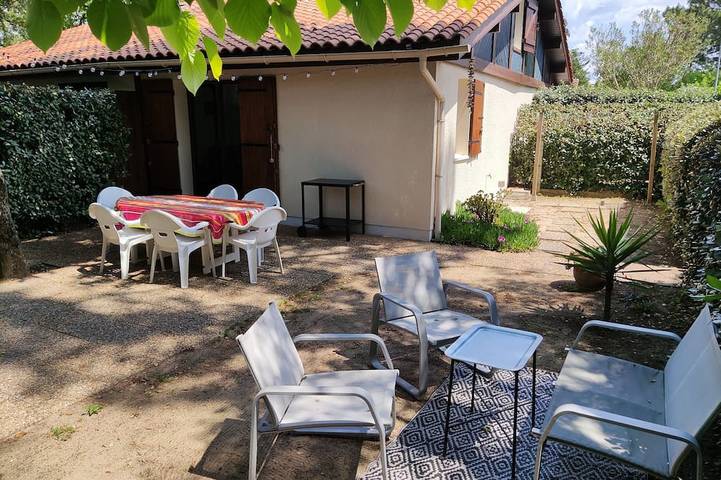 Villa pour 5 personnes, avec terrasse ainsi que piscine et jardin à Capbreton
