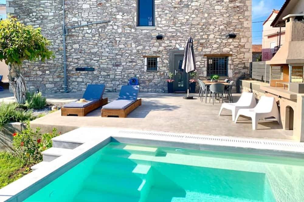 Casa vacanza a Messenia a partire da 215€ a notte