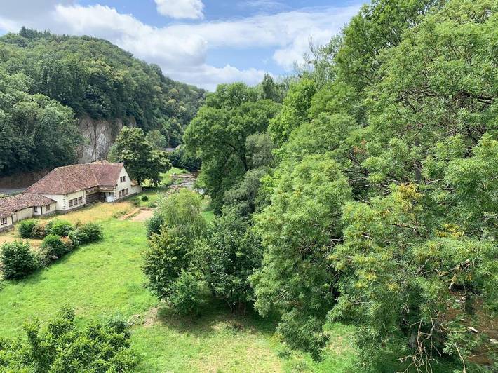 Location de vacances pour 8 personnes, avec jardin ainsi que piscine et vue, adapté aux familles à Saint-Léonard-des-Bois - 3