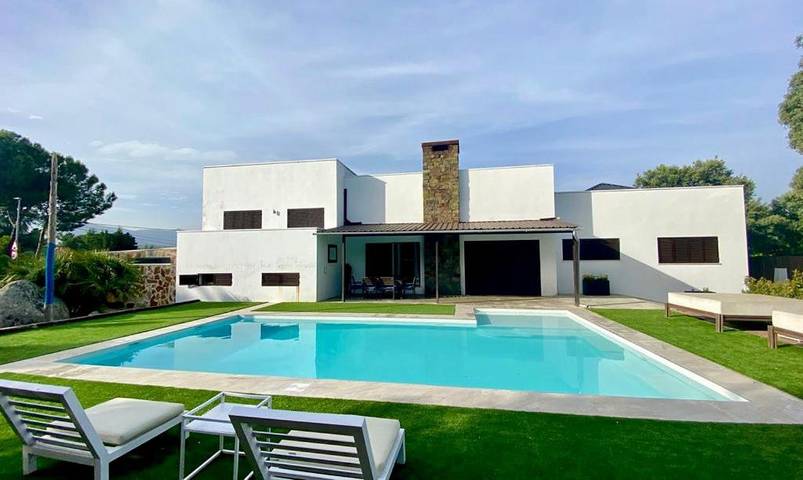Casa de vacaciones para 14 personas, con vistas además de piscina y jardín en Guadarrama