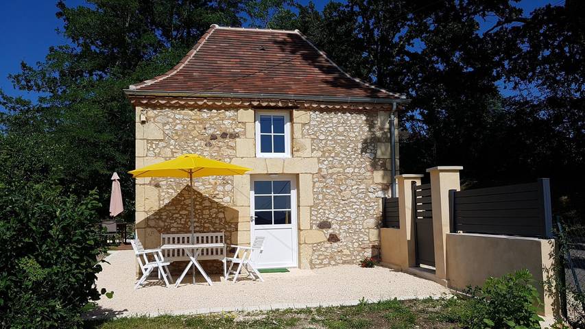 Gîte for 2 people, with hot tub and garden as well as terrace - 1