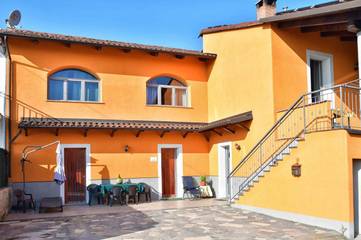 Maison d’hôte pour 5 personnes, avec terrasse ainsi que jardin et vue, animaux acceptés à Villafranca d'Asti