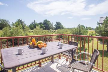 Gîte pour 6 personnes, avec sauna ainsi que piscine et balcon dans Golf Club des Sables d'Or