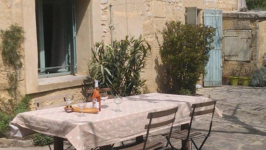 Location de vacances pour 8 personnes, avec piscine et jardin, adapté aux familles à Vers-Pont-du-Gard - 4
