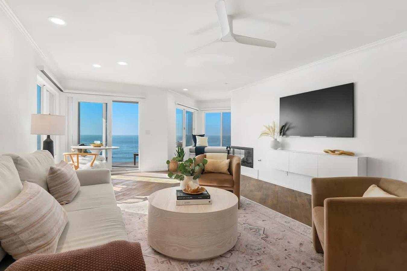 Oceanfront  Ac  Fully Remodeled Unit in Solana Beach, San Diego County