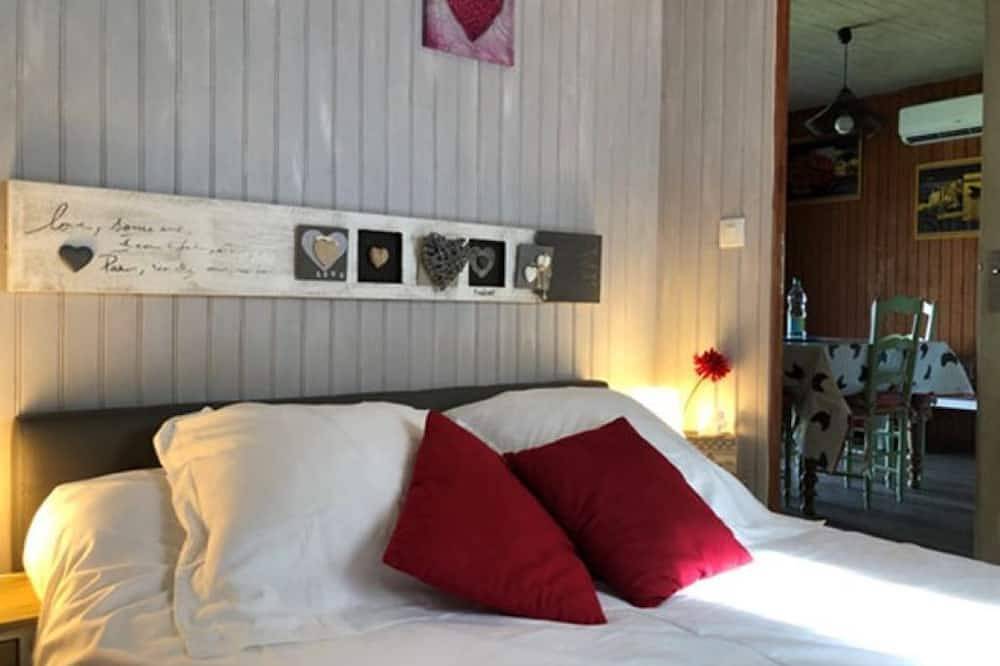 The gite of Lily's chalet sleeps 4 in La Salvetat-sur-Agout, Béziers region