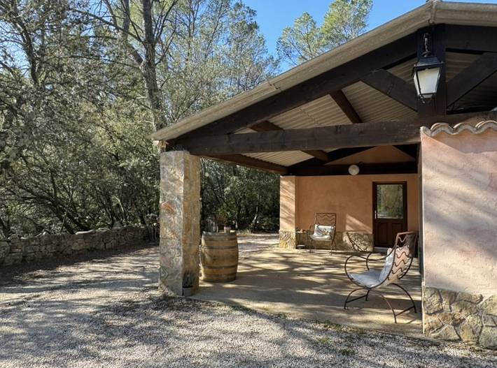 Location de vacances pour 4 personnes, avec terrasse ainsi que jardin et piscine, animaux acceptés à Carcès - 4