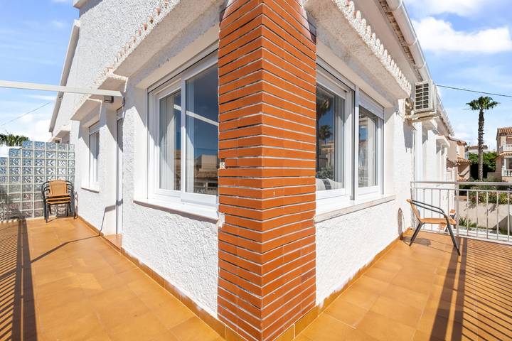 Ferienwohnung für 13 Personen, mit Balkon und Garten sowie Kinderpool in Torrevieja - 3